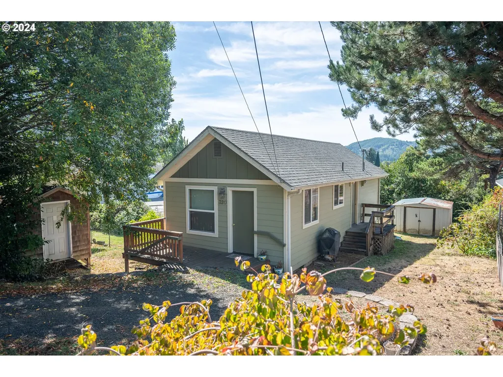 320 B Street Myrtle Point OR 97458