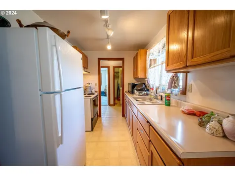 320 B Street Myrtle Point OR 97458