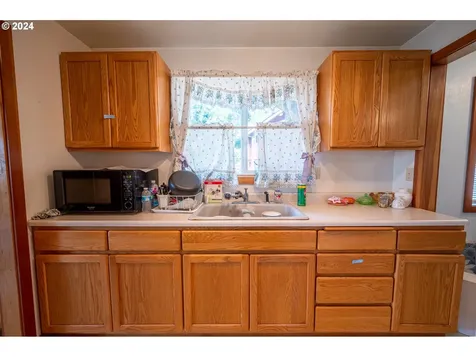 320 B Street Myrtle Point OR 97458