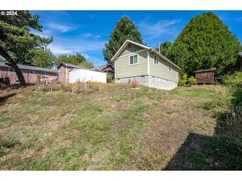 320 B Street Myrtle Point OR 97458