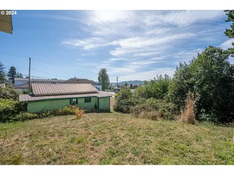 320 B Street Myrtle Point OR 97458