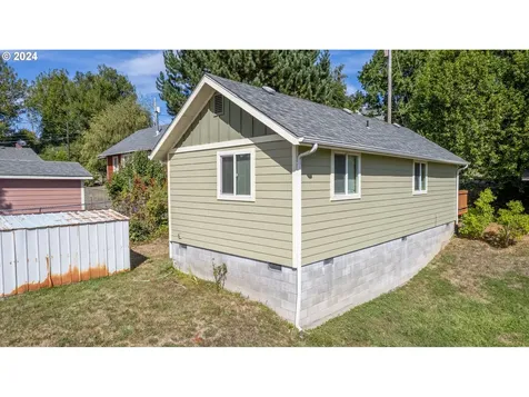 320 B Street Myrtle Point OR 97458