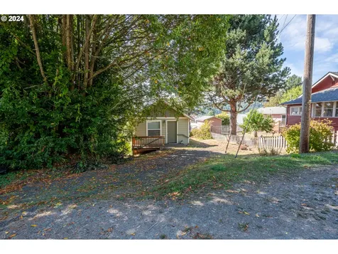 320 B Street Myrtle Point OR 97458