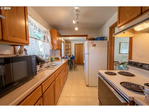 320 B Street Myrtle Point OR 97458