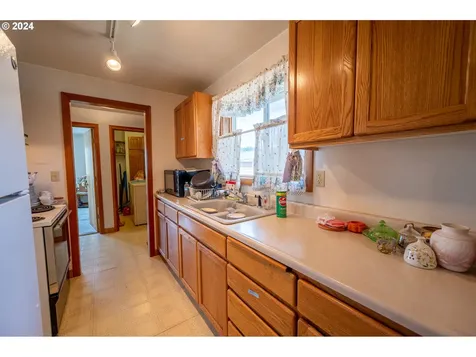 320 B Street Myrtle Point OR 97458