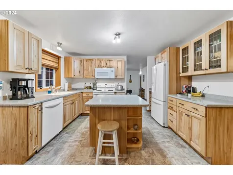 1910 37th Street Florence OR 97439