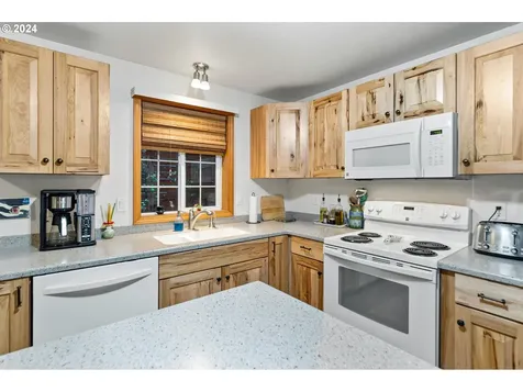 1910 37th Street Florence OR 97439