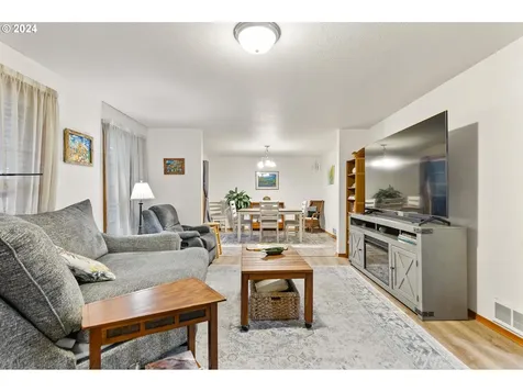 1910 37th Street Florence OR 97439