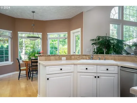 1276 Se Glacier Lane Gresham OR 97080