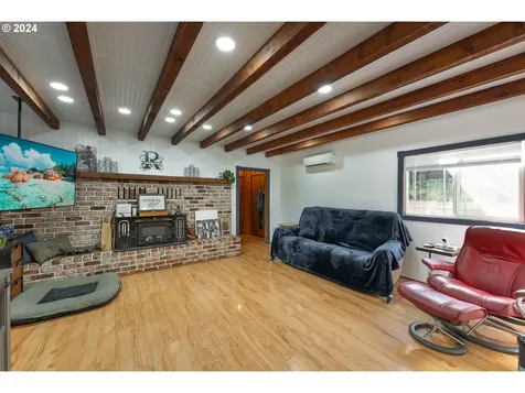 1589 Windy Creek Road Glendale OR 97442