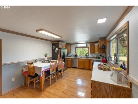 1589 Windy Creek Road Glendale OR 97442