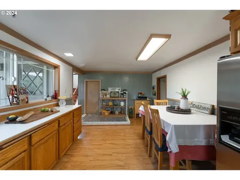 1589 Windy Creek Road Glendale OR 97442