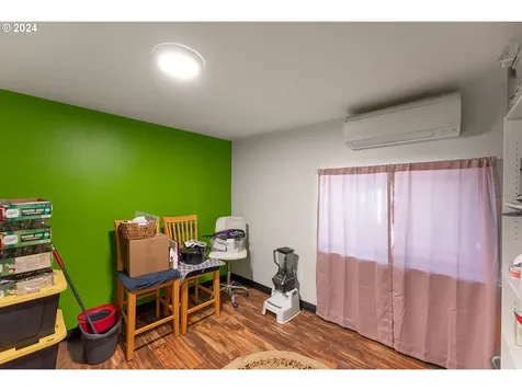 1589 Windy Creek Road Glendale OR 97442