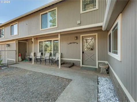 1589 Windy Creek Road Glendale OR 97442