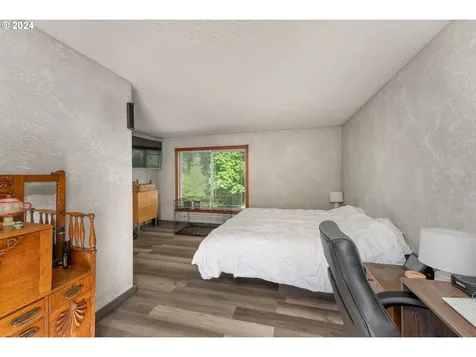 1589 Windy Creek Road Glendale OR 97442