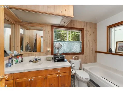 1589 Windy Creek Road Glendale OR 97442