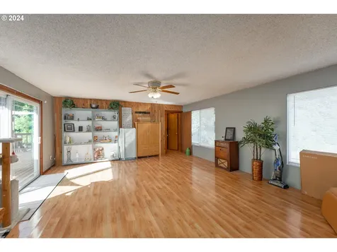 1589 Windy Creek Road Glendale OR 97442