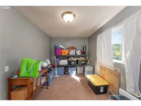 1589 Windy Creek Road Glendale OR 97442