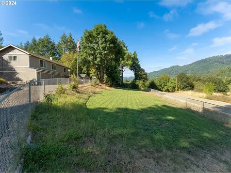 1589 Windy Creek Road Glendale OR 97442