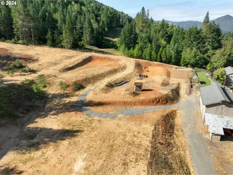 1589 Windy Creek Road Glendale OR 97442