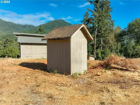 1589 Windy Creek Road Glendale OR 97442