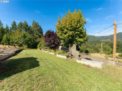 1589 Windy Creek Road Glendale OR 97442