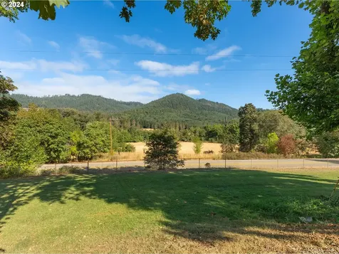 1589 Windy Creek Road Glendale OR 97442