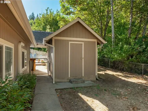 1589 Windy Creek Road Glendale OR 97442