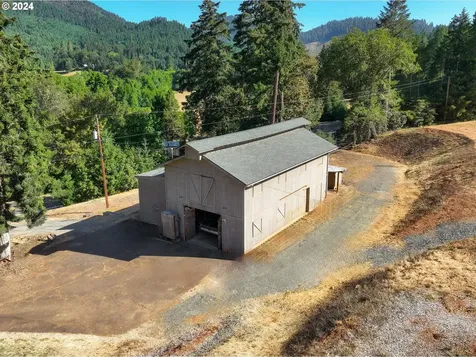 1589 Windy Creek Road Glendale OR 97442