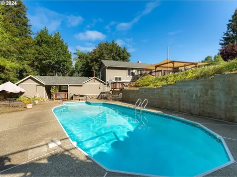 1589 Windy Creek Road Glendale OR 97442