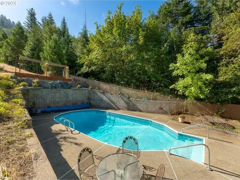 1589 Windy Creek Road Glendale OR 97442