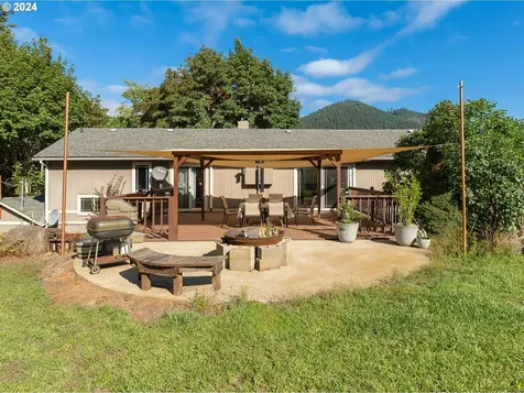 1589 Windy Creek Road Glendale OR 97442