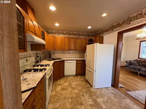 22 SE 119th Avenue Portland OR 97216