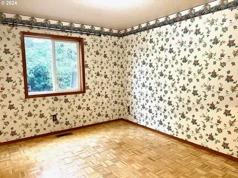 22 SE 119th Avenue Portland OR 97216