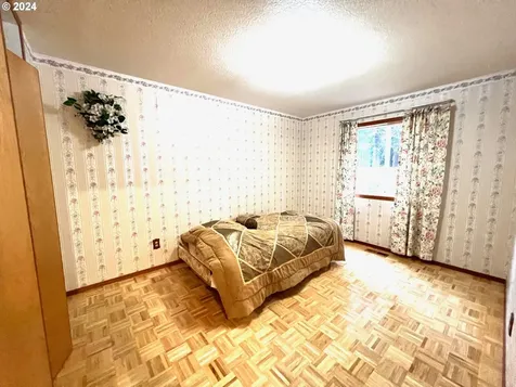 22 SE 119th Avenue Portland OR 97216
