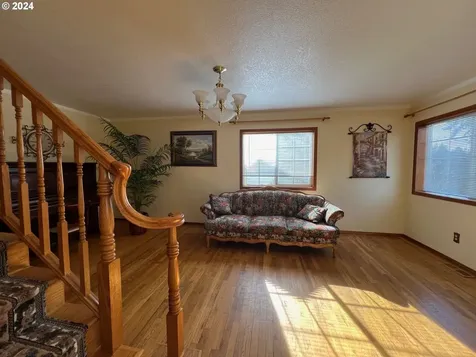 22 SE 119th Avenue Portland OR 97216