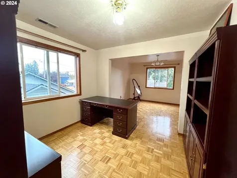 22 SE 119th Avenue Portland OR 97216