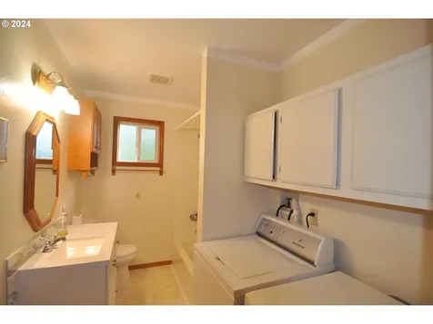 22 SE 119th Avenue Portland OR 97216
