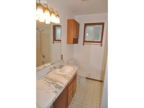 22 SE 119th Avenue Portland OR 97216