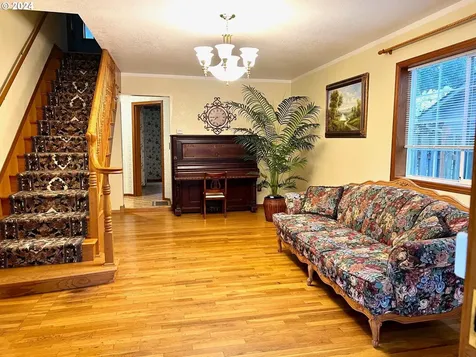 22 SE 119th Avenue Portland OR 97216