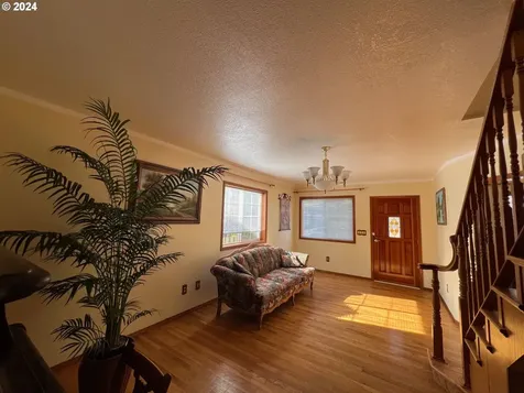 22 SE 119th Avenue Portland OR 97216