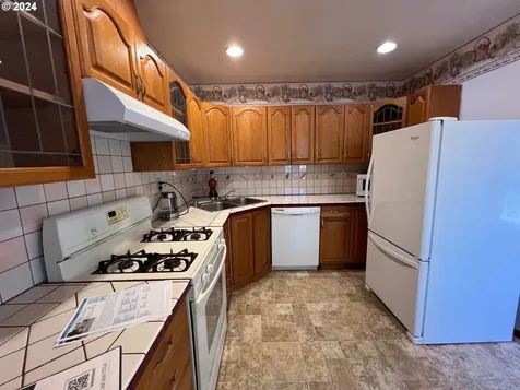 22 SE 119th Avenue Portland OR 97216