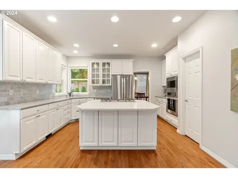 2465 SW 75th Terrace Portland OR 97225