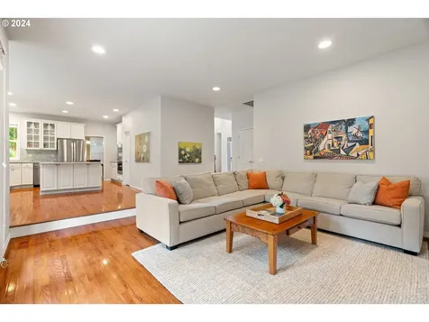 2465 SW 75th Terrace Portland OR 97225