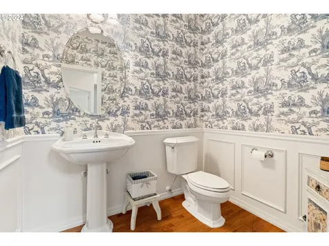 2465 SW 75th Terrace Portland OR 97225
