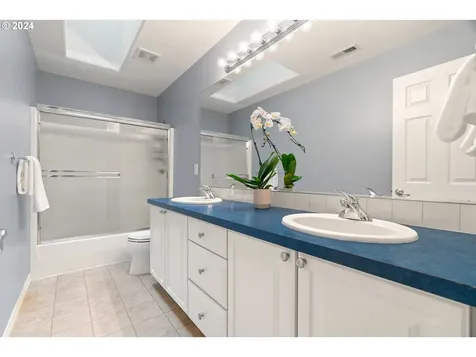 2465 SW 75th Terrace Portland OR 97225