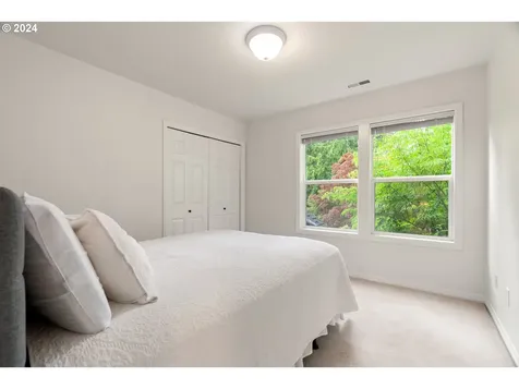 2465 SW 75th Terrace Portland OR 97225