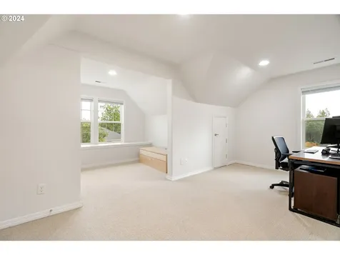 2465 SW 75th Terrace Portland OR 97225