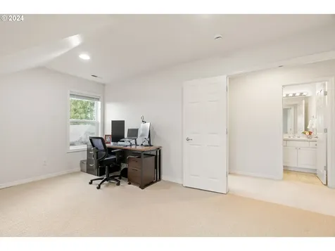 2465 SW 75th Terrace Portland OR 97225
