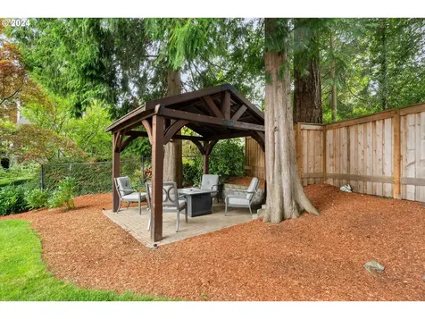 2465 SW 75th Terrace Portland OR 97225
